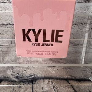Kylie Cosmetics Bronzing Powder in Pink Packaging
